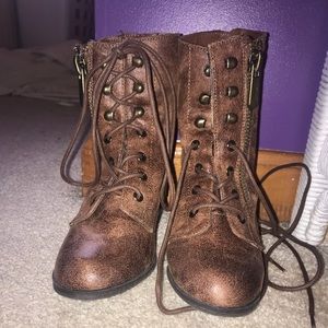 Lace up boots - never worn